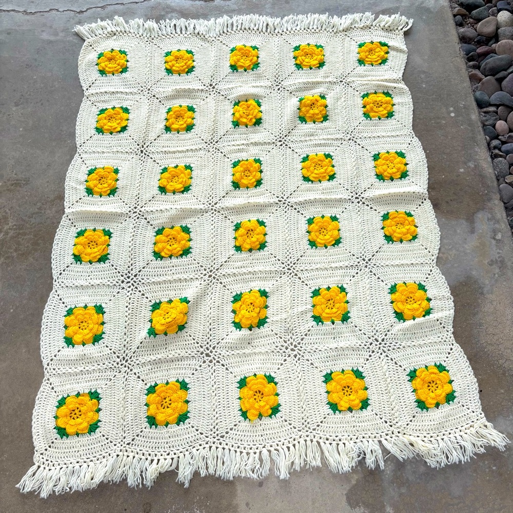 Vintage Handmade Crochet Yellow Rose Throw Blanket